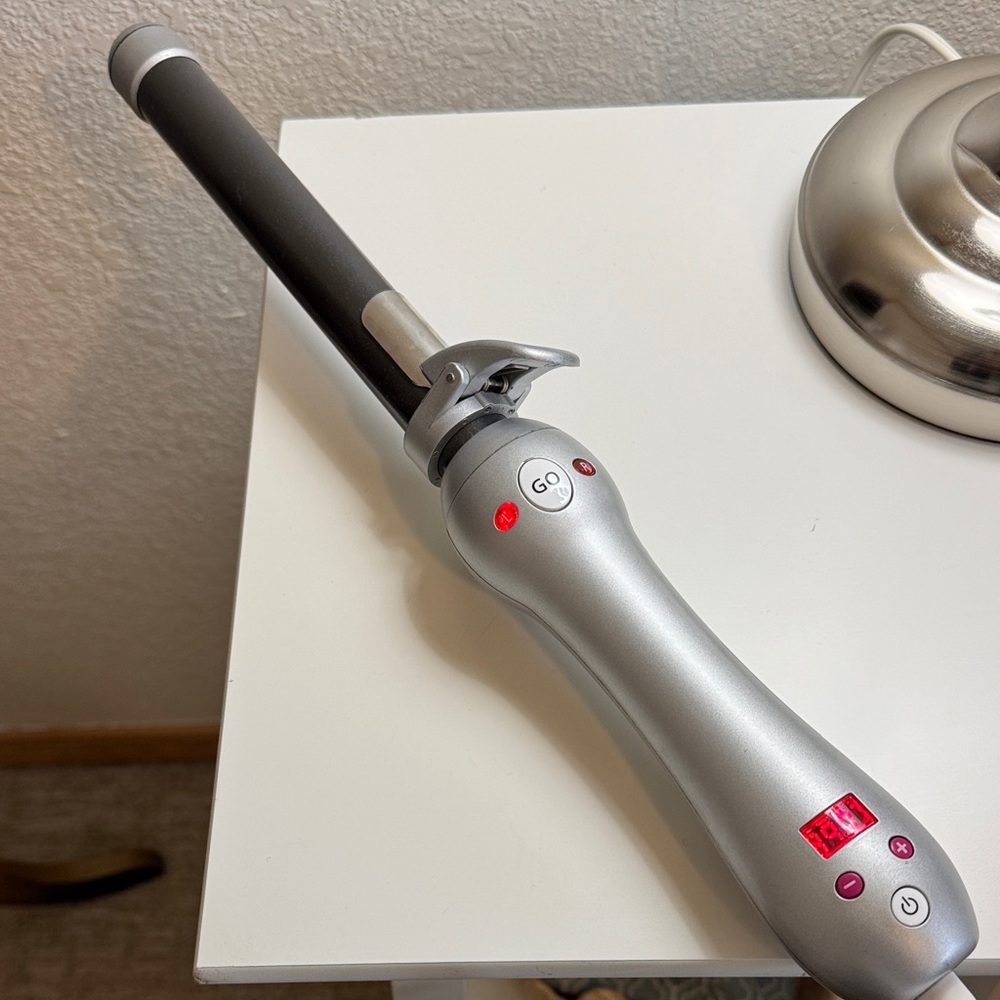Beachwaver Pro 1” long hair barrel curling iron
